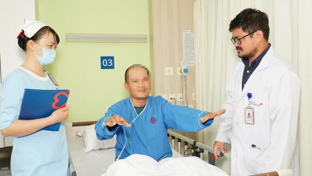 BS-CK1 Phan Ngọc Thảo, Khoa Nội Thần kinh - Đột quỵ, Bệnh viện Gia An 115 kiểm tra vận động người bệnh sau can thiệp