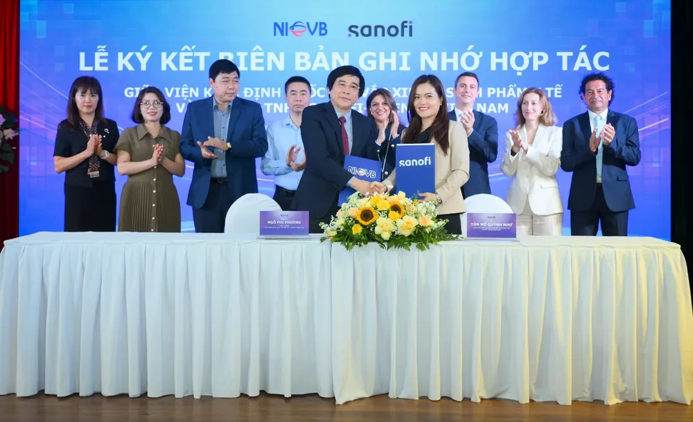 Toàn cảnh buổi ký kết