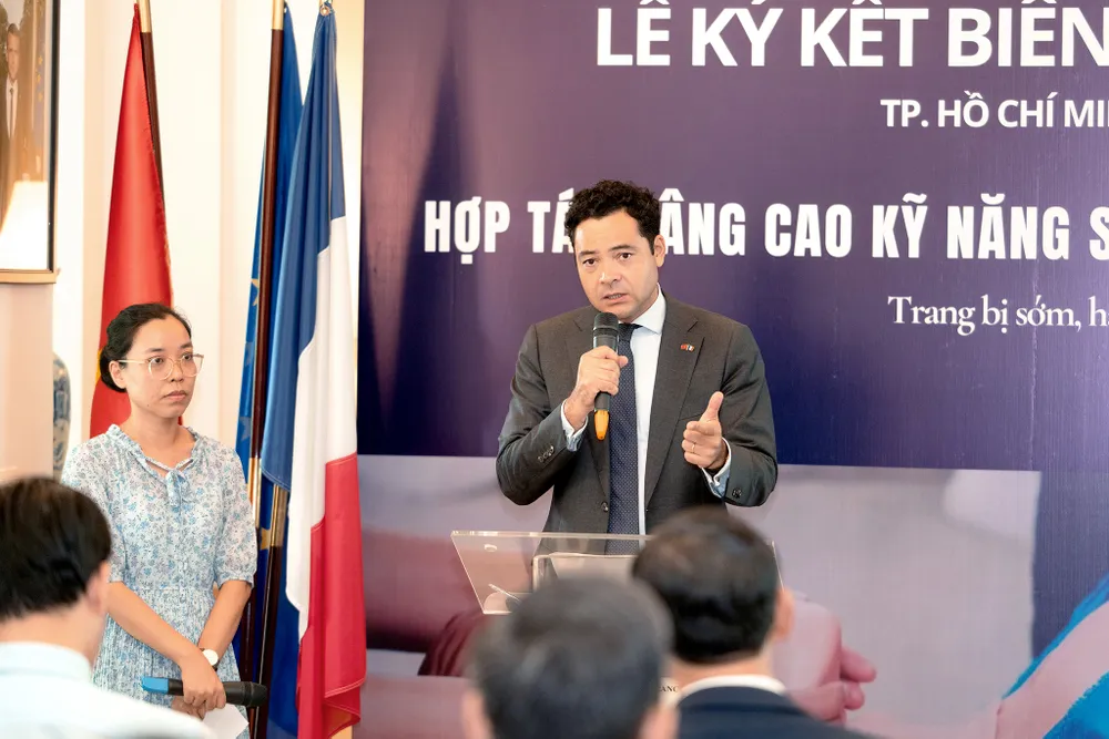 TLS Pháp - Etienne Ranaivoson - 2.jpg