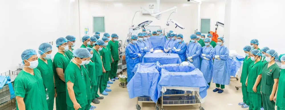 Các bác sĩ dành phút mặc niệm tri ân người hiến tạng