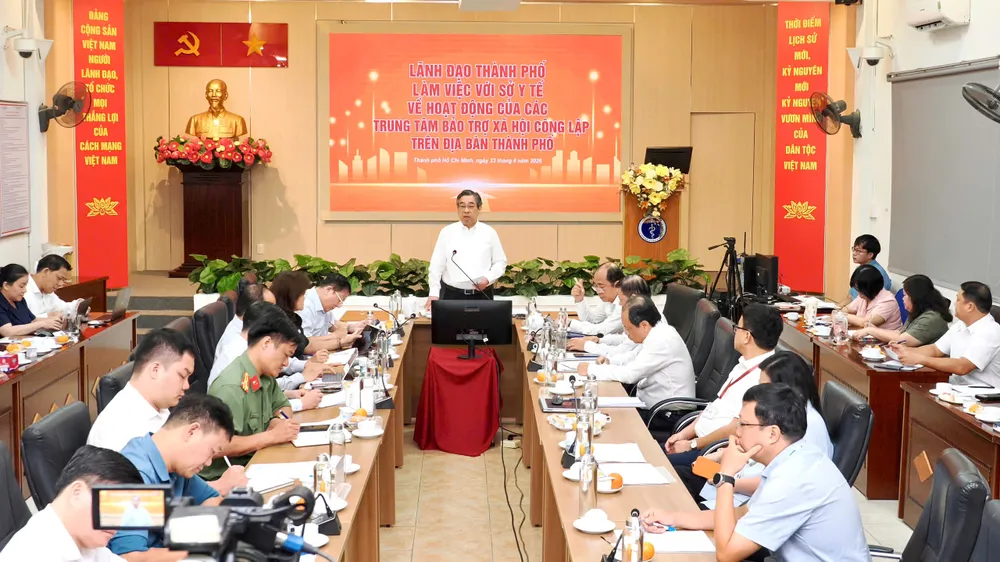 Đồng chí Nguyễn Phước Lộc, Ủy viên Trung ương Đảng, Phó Bí thư Thành ủy, Chủ tịch Ủy ban MTTQ Việt Nam TPHCM phát biểu tại buổi làm việc Ảnh: HOÀNG HÙNG