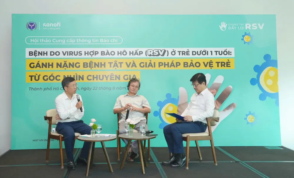 Các chuyên gia chia sẻ tại hội thảo cung cấp thông tin báo chí “Bệnh do virus hợp bào hô hấp (RSV) ở trẻ dưới 1 tuổi: Gánh nặng bệnh tật và giải pháp bảo vệ trẻ từ góc nhìn chuyên gia”