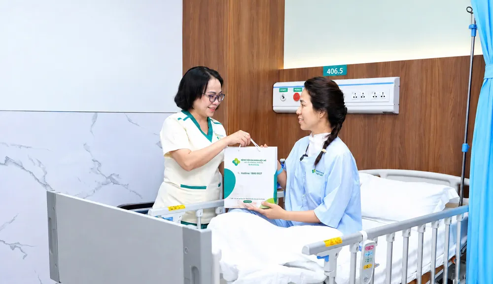phụ nữ trẻ mắc ung thư tuyến giáp sggp.jpg