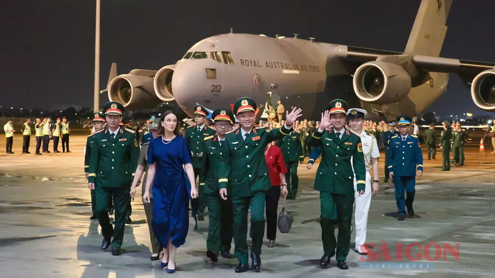 Thượng tướng Nguyễn Trường Thắng, Thứ trưởng Bộ Quốc phòng đón các cán bộ chiến sĩ, Bệnh viện Dã chiến 2.7 hoàn thành xuất sắc nhiệm vụ về nước 