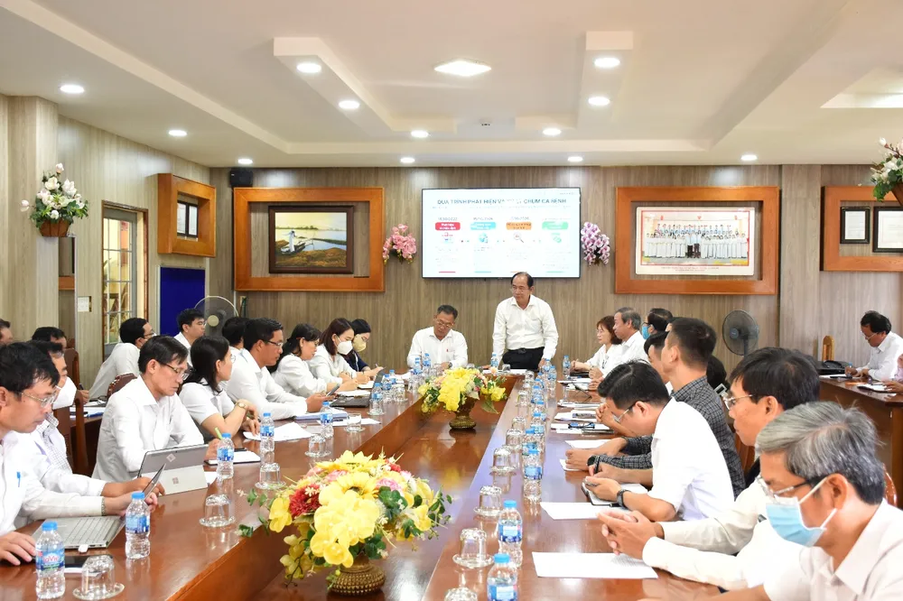 PGS-TS-BS Tăng Chí Thượng, Giám đốc Sở Y tế TPHCM phát biểu tại buổi làm việc về các giải pháp phòng chống chùm ca bệnh não mô cầu tại trường THCS Hai Bà Trưng (xã Hiệp Phước)