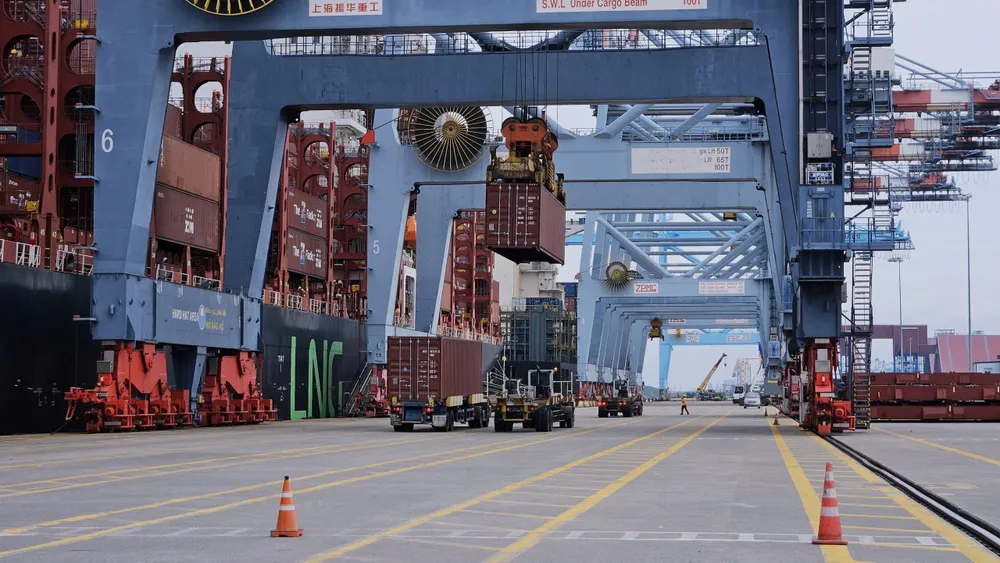 Lượng hàng container thông qua hệ thống cảng biển TPHCM tiếp tục tăng trưởng