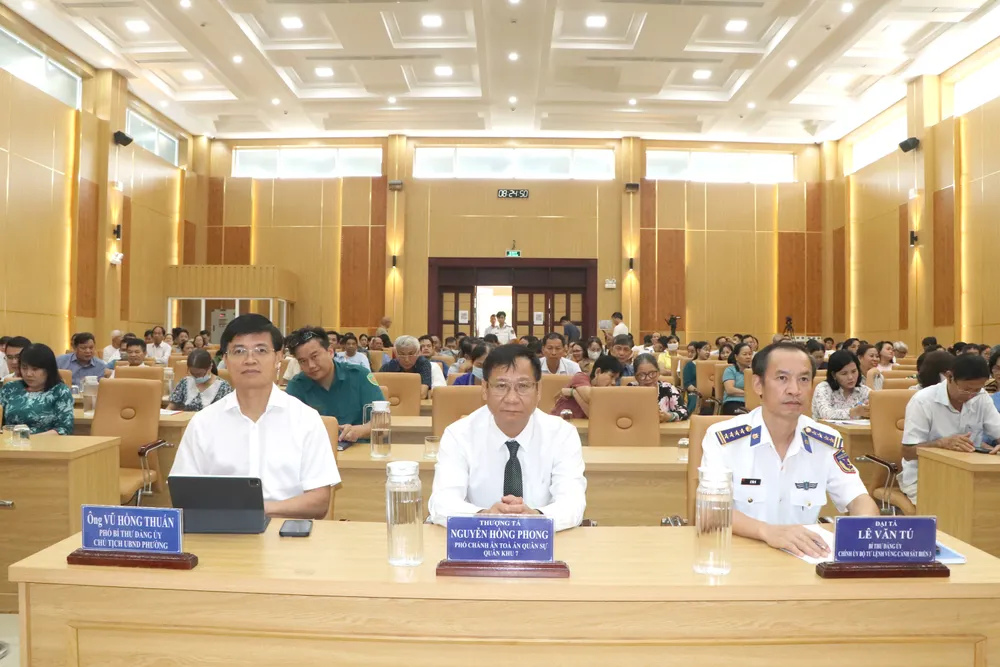 lanh dao tham du.jpg