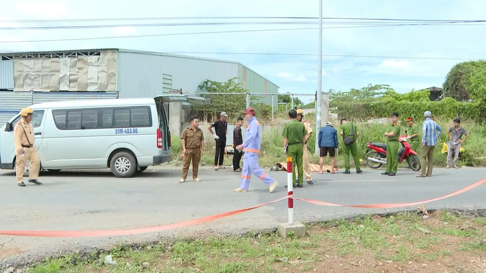 Lực lượng chức năng có mặt tại hiện trường xử lý vụ việc