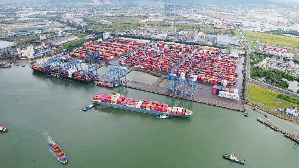 Các doanh nghiệp cảng chủ động triển khai các biện pháp bảo vệ cầu cảng, kho bãi, thiết bị và hàng hóa khi bão có khả năng ảnh hưởng trực tiếp