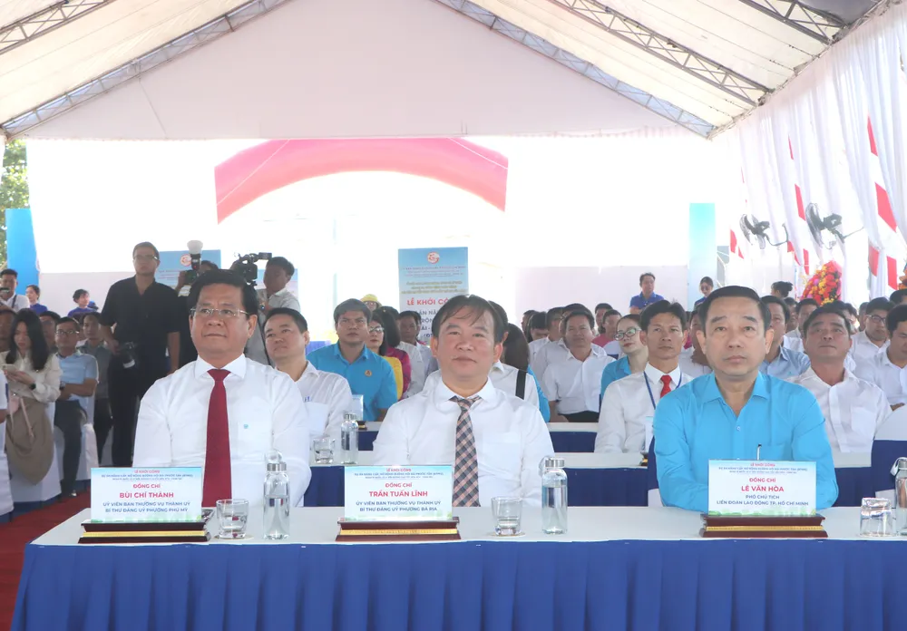 lãnh đạo địa phương.jpg