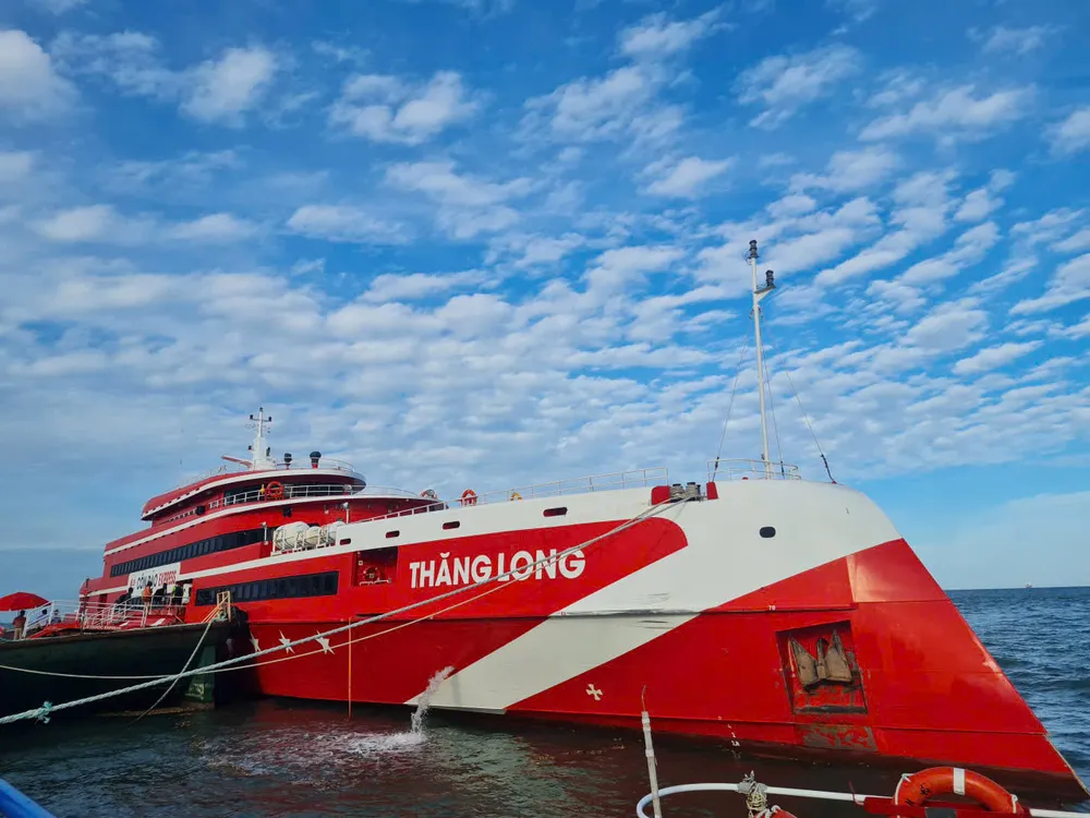 Tàu khách Thăng Long tuyến Vũng Tàu - Côn Đảo thuộc Công Ty Cổ Phần Phú Quốc Express khai thác.