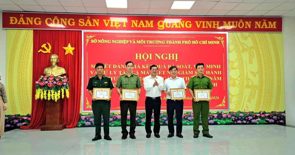 trao tại LOng Hải.jpg