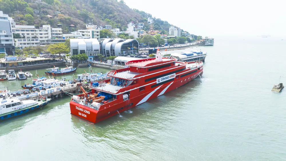 Tàu cao tốc Thăng Long tại bến Vũng Tàu