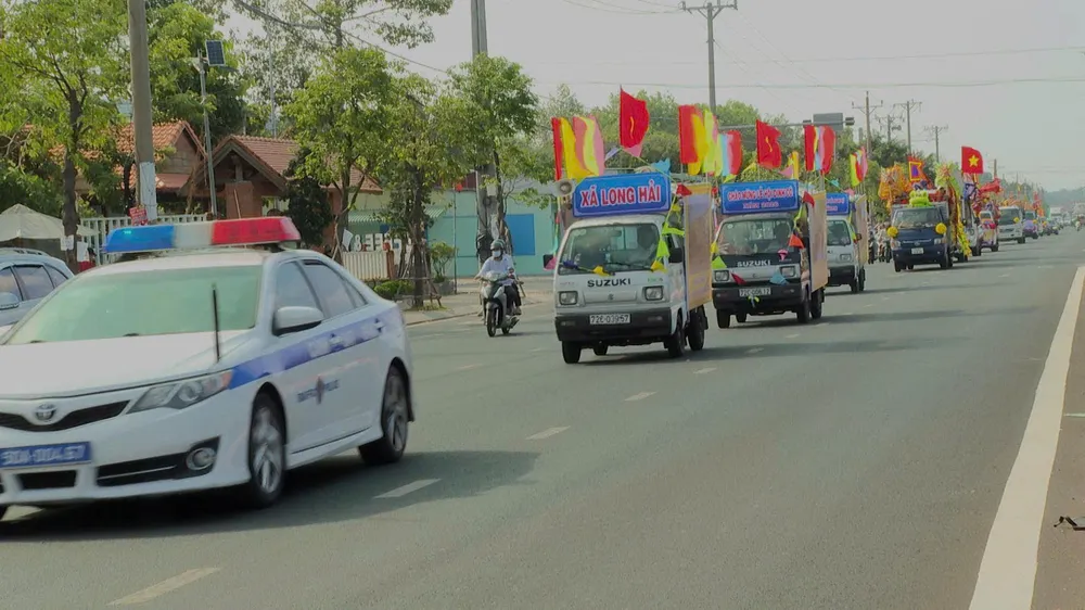 Diễu hành quảng bá Di sản văn hóa phi vật thể quốc gia Lễ hội Dinh Cô