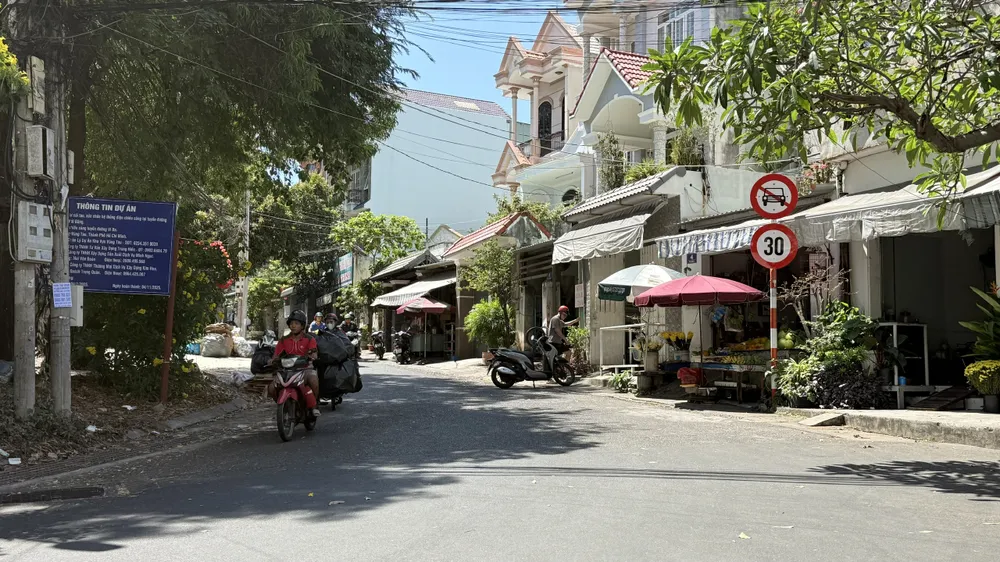 Tuyến đường Vi Ba dẫn lên núi Lớn (Tương Kỳ)
