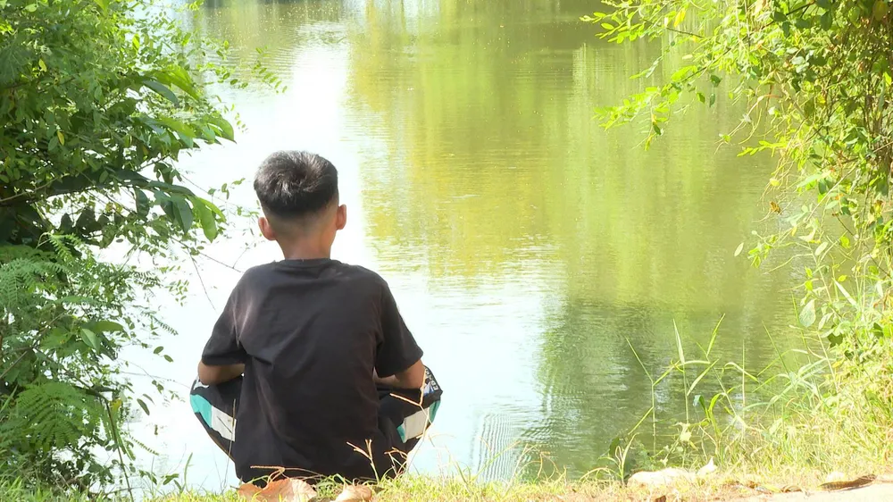 Trẻ em đi câu cá tại ao hồ mà không có người lớn đi kèm có thể dẫn đến nguy cơ bị đuối nước