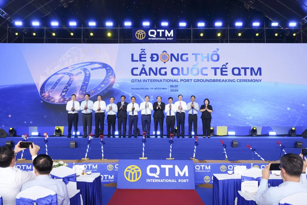 Các đại biểu tham dự lễ động thổ