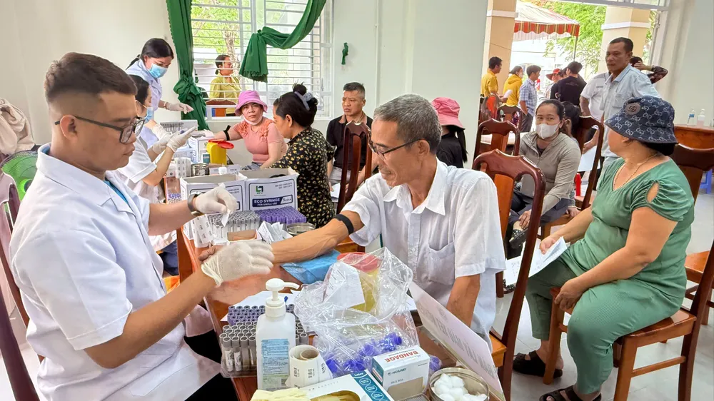 Người dân xã Long Hải khám sức khỏe