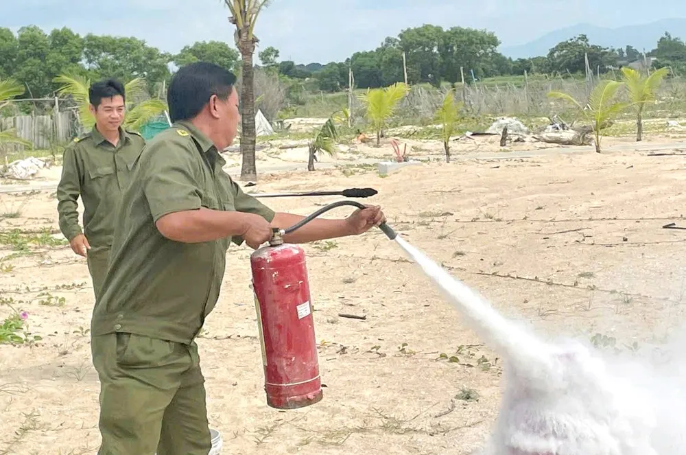 Lực lượng cơ sở thực hành dập tắt đám cháy