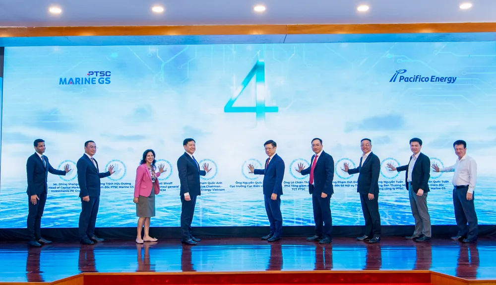 Đại biểu thực hiện nghi thức kích hoạt dự án
