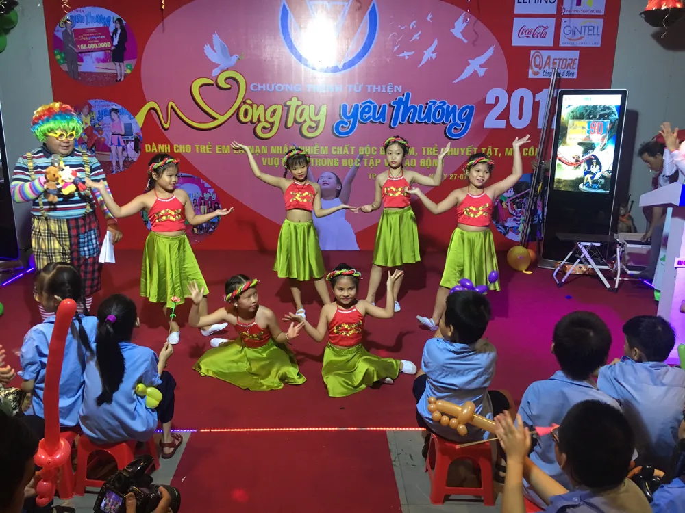 Tiết mục diễn văn nghệ tại ngày hội