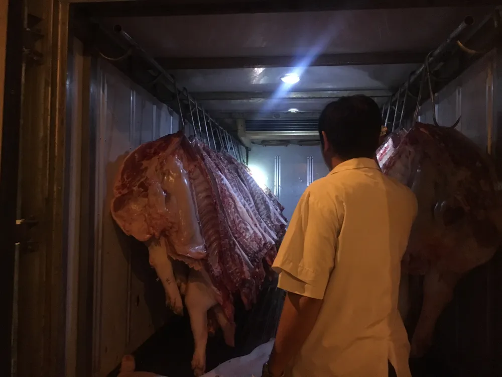 Đa số chưa thể truy xuất nguồn gốc thịt heo ở chợ đầu mối ảnh 2