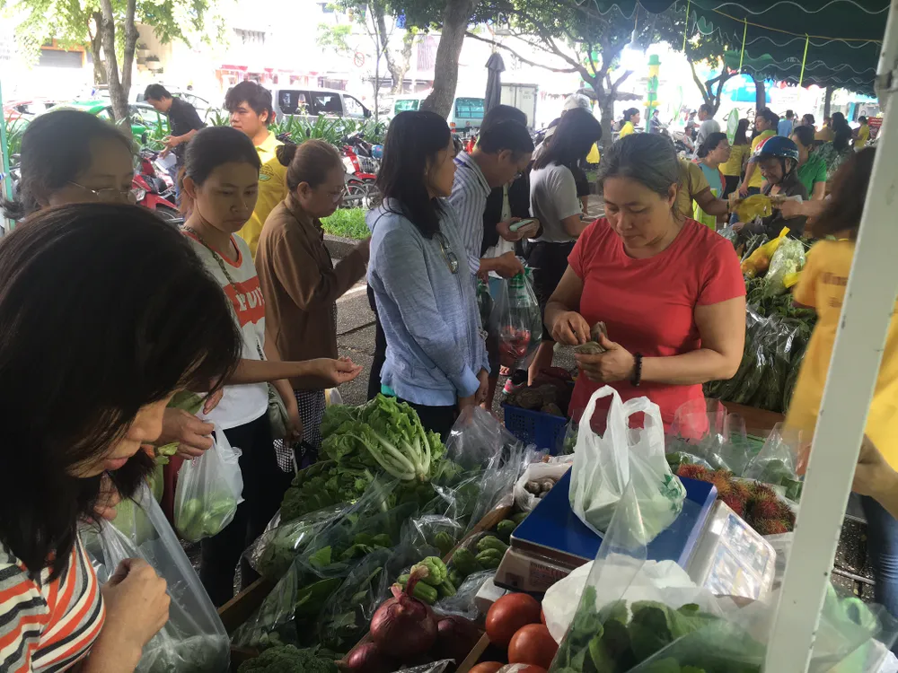 Khai trương Phiên chợ nông sản an toàn tại Công viên Lê Văn Tám ảnh 1