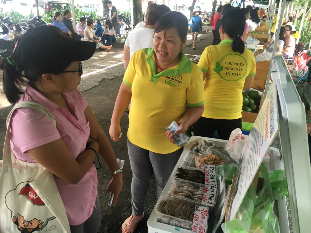 Khai trương Phiên chợ nông sản an toàn tại Công viên Lê Văn Tám ảnh 2