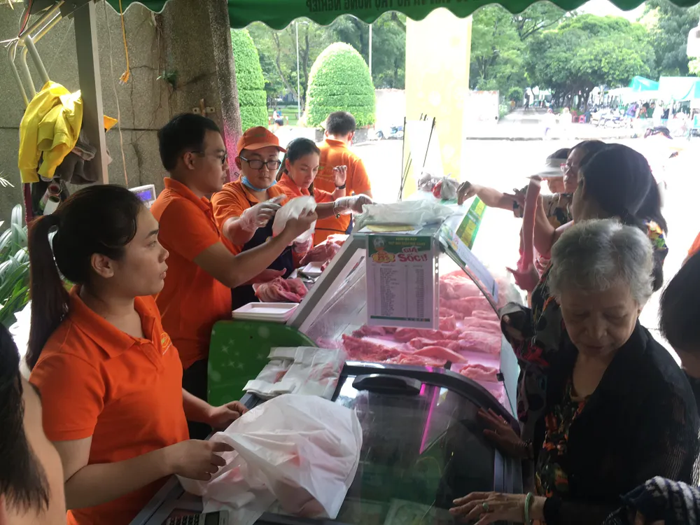Khai trương Phiên chợ nông sản an toàn tại Công viên Lê Văn Tám ảnh 3