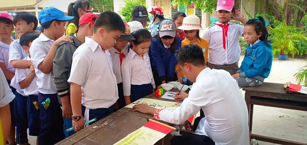 Thanh niên mang xuân yêu thương khắp mọi nơi ảnh 2