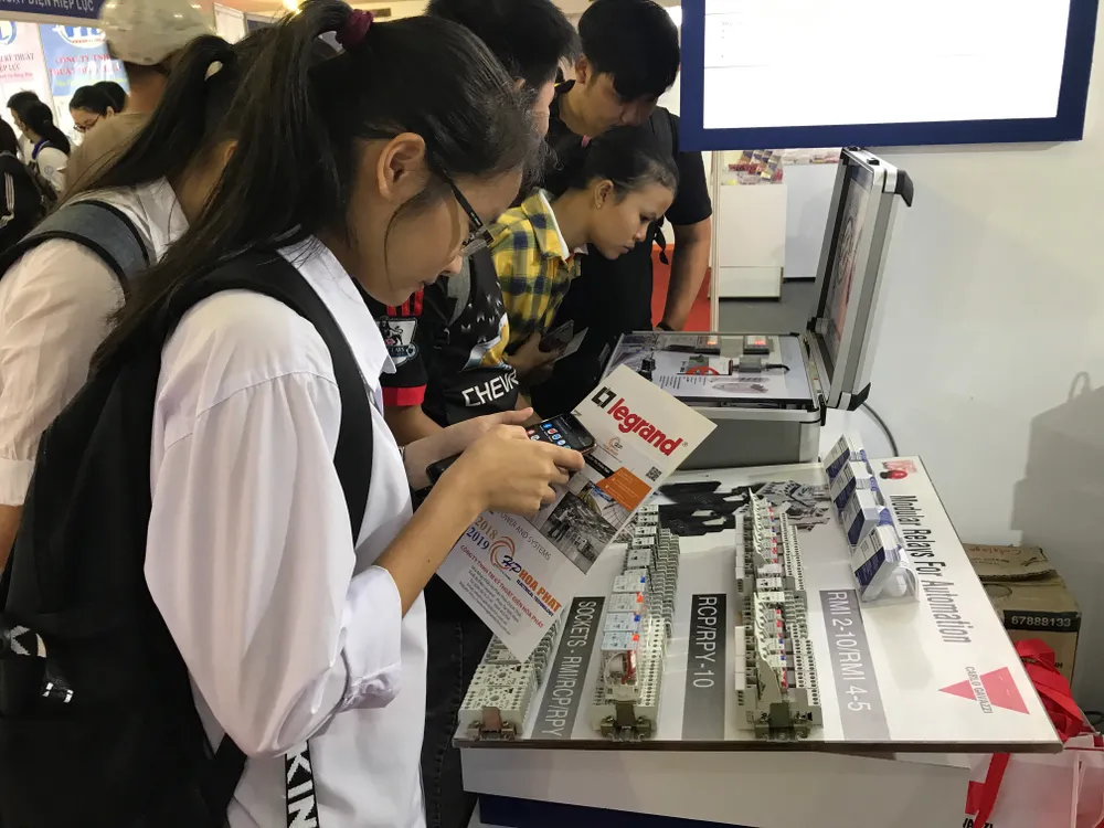 Hơn 200 gian hàng tham gia triển làm quốc tế ngành điện, máy móc công nghiệp ảnh 3