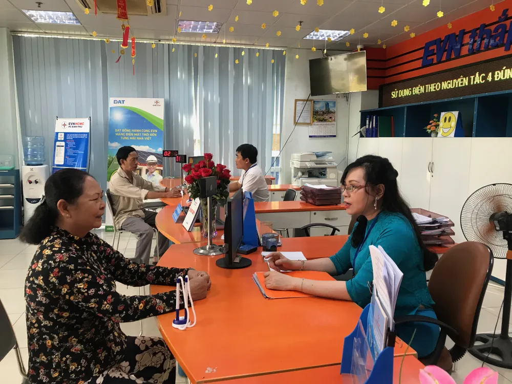 Ngày đầu tiên đi làm sau kỳ nghỉ Tết Canh Tý: Nhiều người dân, khách hàng sử dụng dịch vụ trực tuyến ảnh 3