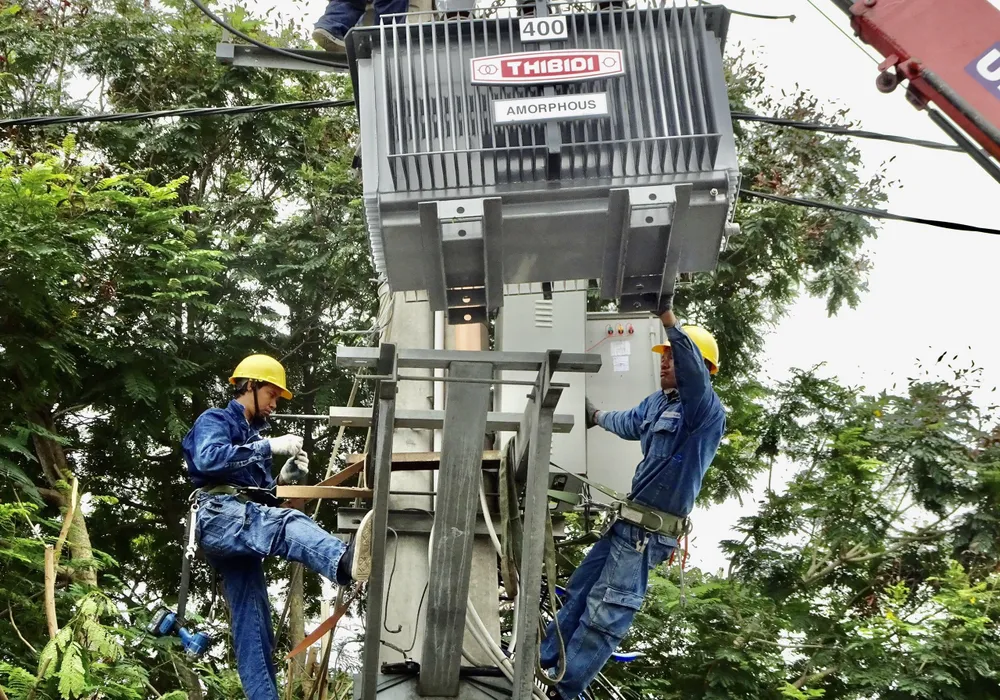 EVNHCMC tăng cường công suất các trạm điện ảnh 1