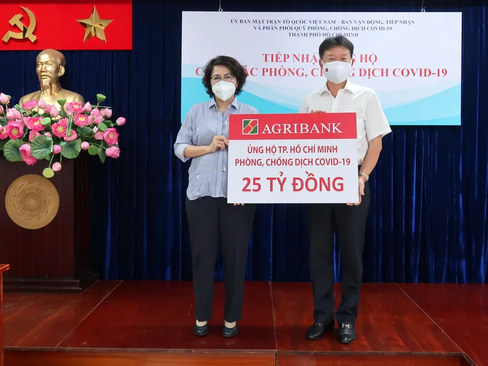 Agribank ủng hộ TPHCM 25 tỷ đồng phòng, chống dịch Covid-19 ảnh 1