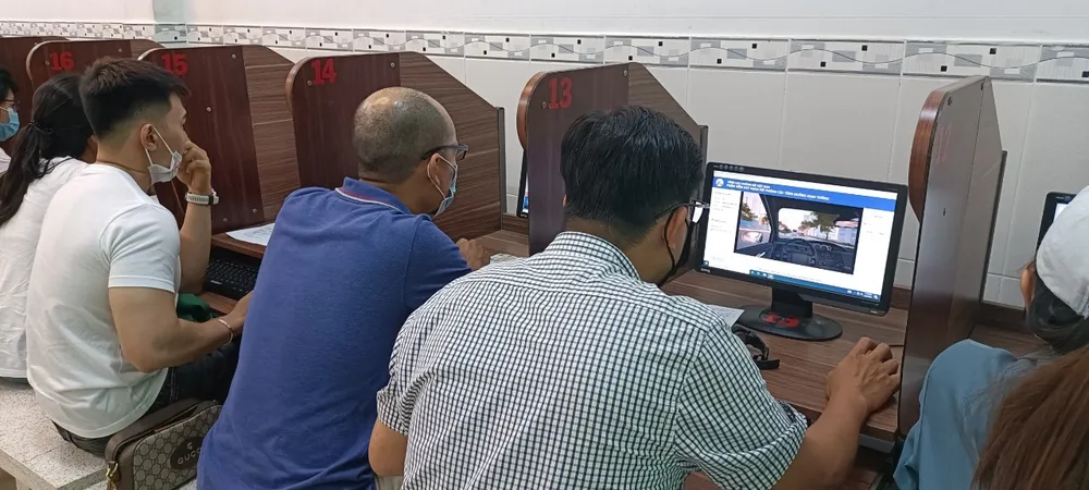 TPHCM có hơn 40% thí sinh rớt trong lần thi mô phỏng ô tô đầu tiên ảnh 1