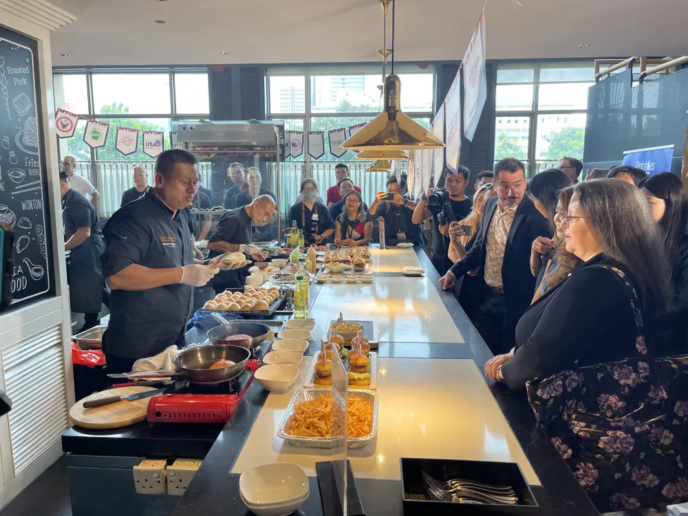 Nhiều nông sản Hoa Kỳ xuất hiện trong bánh Burger