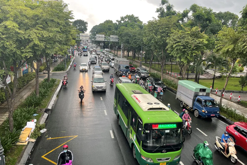 Hành khách “quay lưng” xe buýt do chưa hấp dẫn, tiện ích ảnh 1