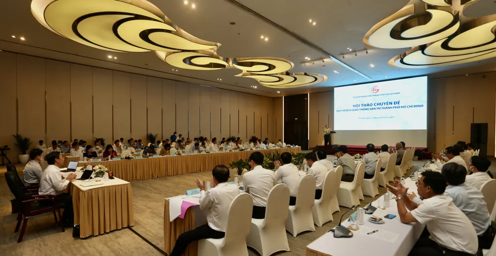 Chủ tịch UBND TPHCM Phan Văn Mãi: Tháo gỡ nút thắt giao thông, mở được liên kết vùng ảnh 2