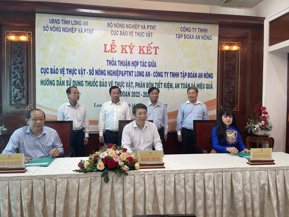 Hướng dẫn nông dân sử dụng hiệu quả thuốc bảo vệ thực vật, bảo vệ môi trường ảnh 1