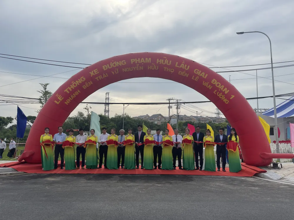 Đường Phạm Hữu Lầu thông xe giai đoạn 1 ảnh 1