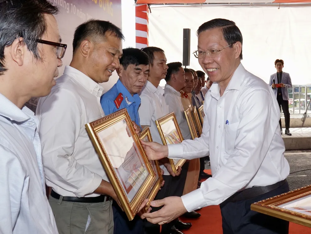 Thông xe cầu Bưng nối quận Tân Phú và Bình Tân ảnh 2