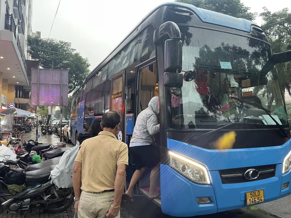 Đề xuất cấm xe giường nằm vào trung tâm TPHCM trong khung 6 - 22 giờ ảnh 1