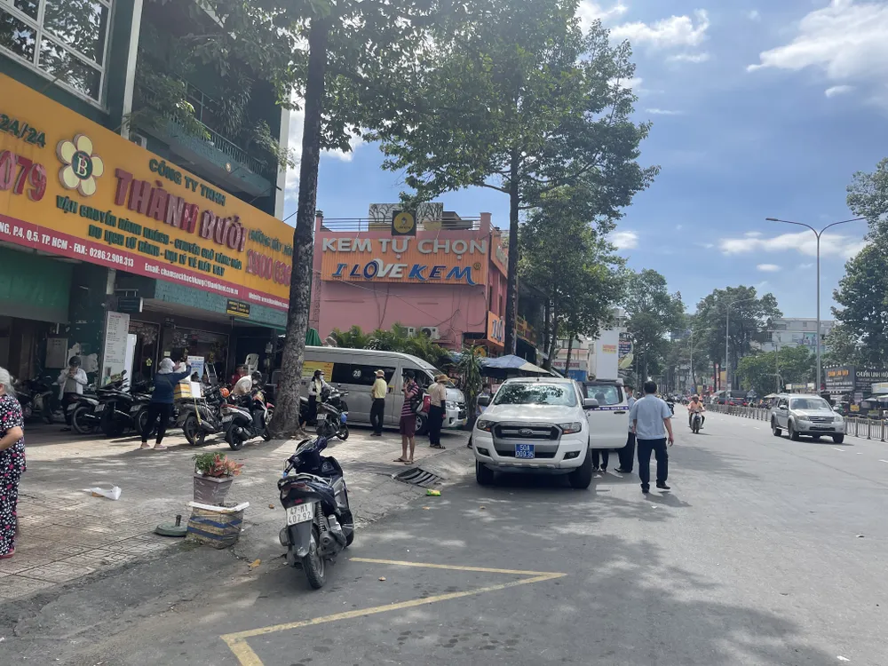 Quận 5 xử lý 25 trường hợp xe khách hoạt động sai quy định trong buổi sáng ảnh 4