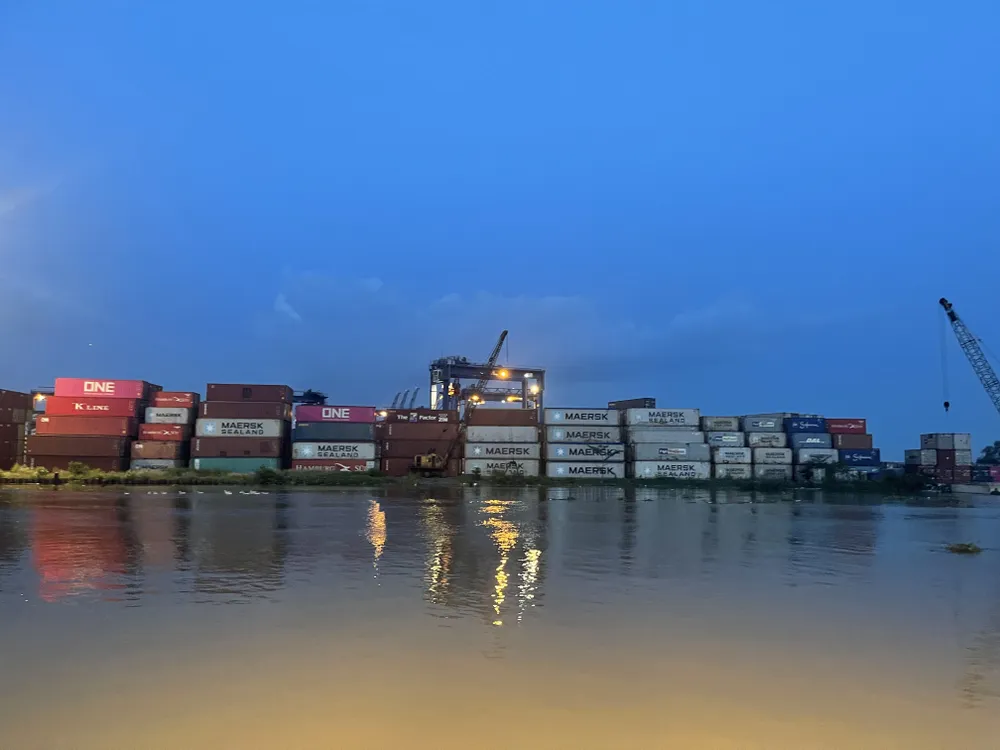 Doanh nghiệp vận tải phản ánh vì hàng hóa quá cảnh bị hải quan kiểm tra, phát sinh chi phí ảnh 1