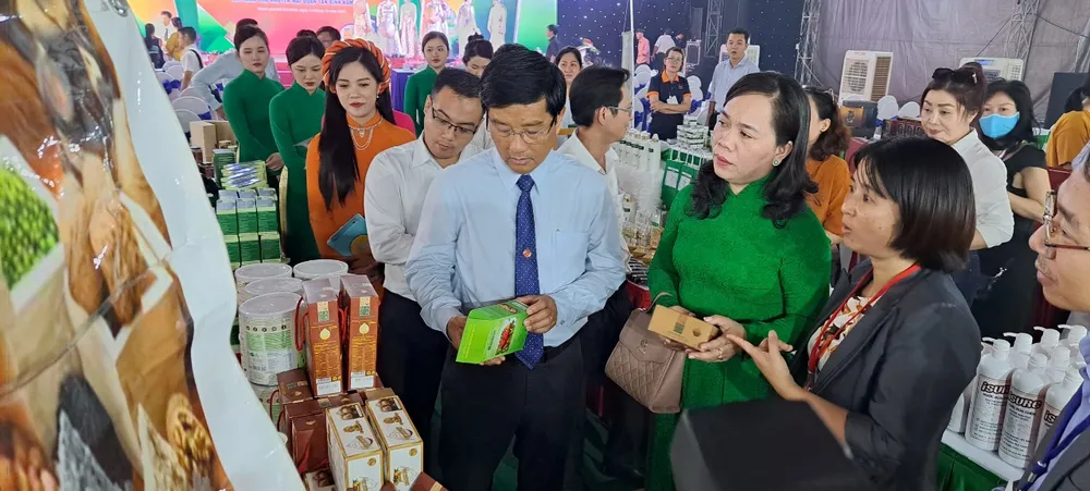 Nhiều sản phẩm OCOP tết tham gia hội chợ triển lãm ảnh 1