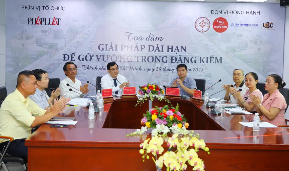 Quang cảnh buổi tọa đàm do Báo Pháp luật TPHCM tổ chức Quang cảnh buổi tọa đàm do Báo Pháp luật TPHCM tổ chức