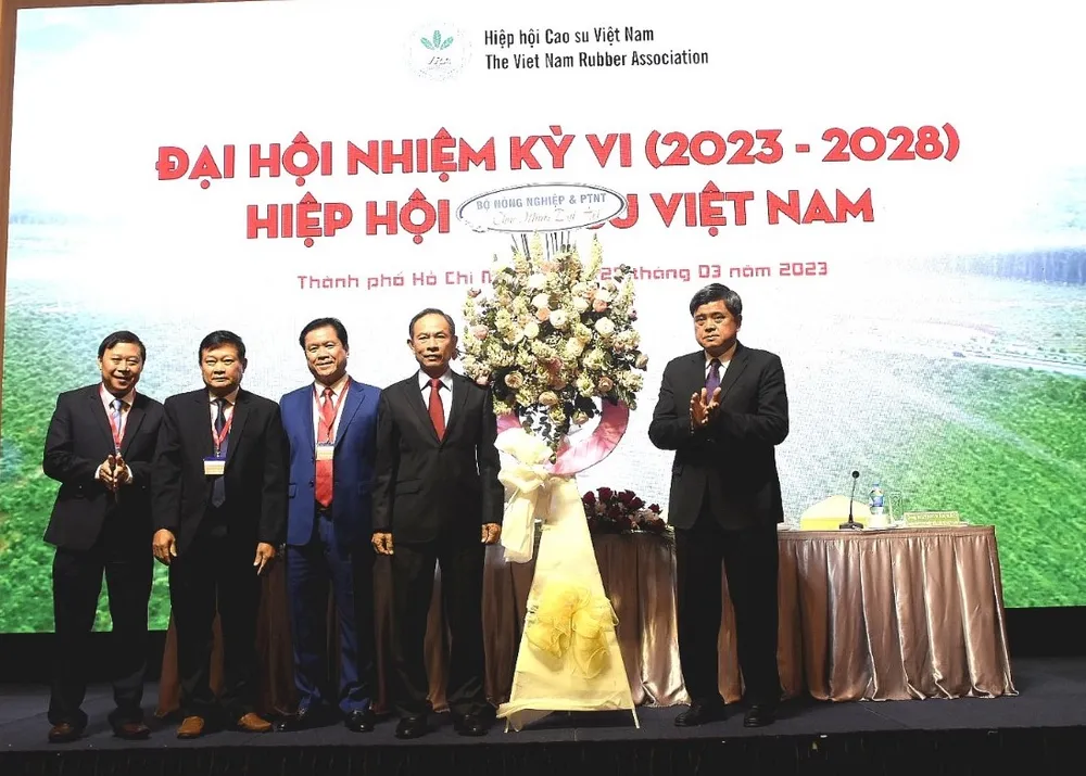 Ông Trần Ngọc Thuận tái đắc cử Chủ tịch Hiệp hội Cao su Việt Nam nhiệm kỳ VI