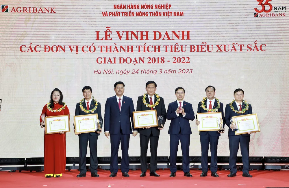 Agribank vinh danh các đơn vị có thành tích tiêu biểu xuất sắc giai đoạn 2018-2022
