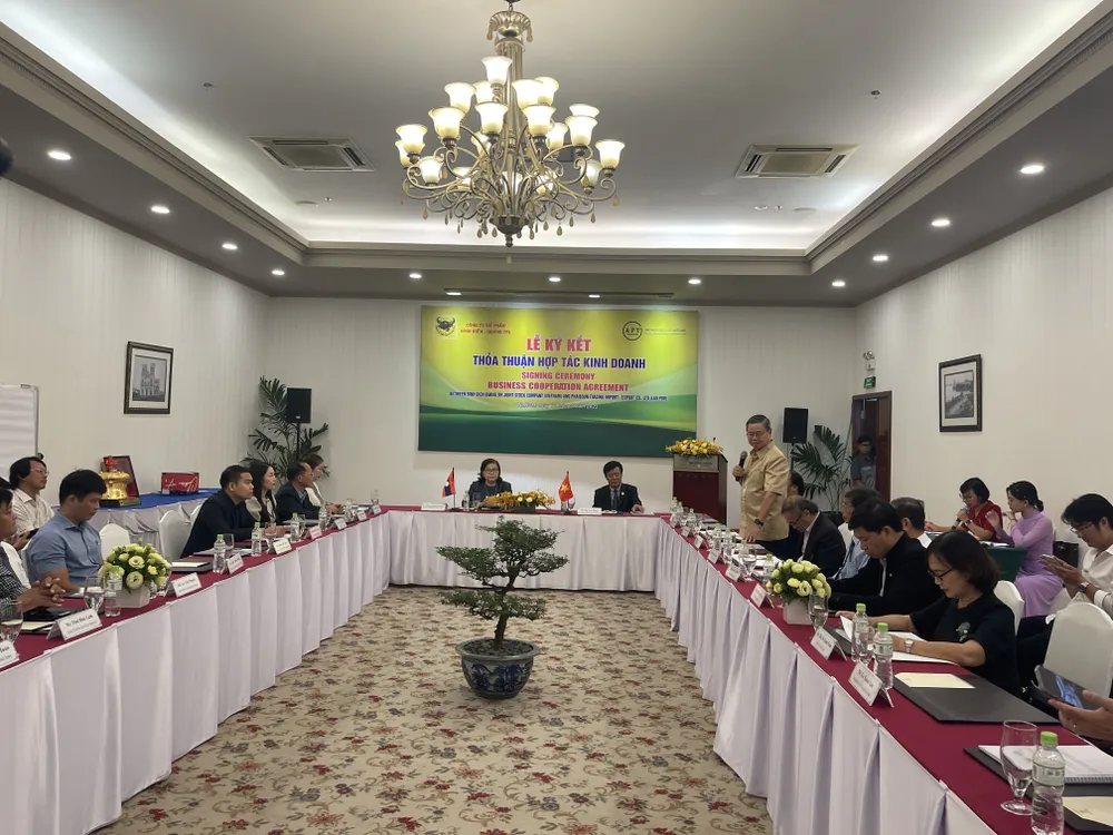 Hai công ty ký kết hợp tác xuất khẩu phân bón sang Lào