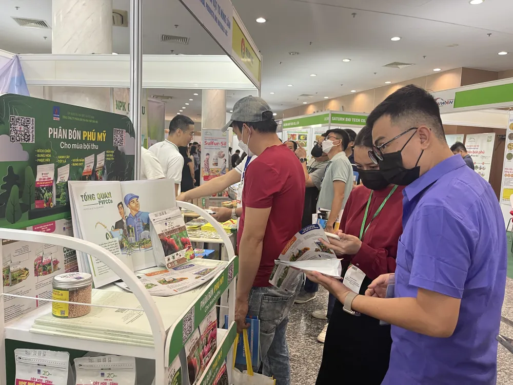 Công ty phân bón Phú Mỹ được nhiều du khách tham quan